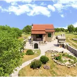2 Bedroom Stunning In *