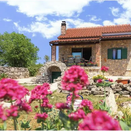 2 Bedroom Stunning In *