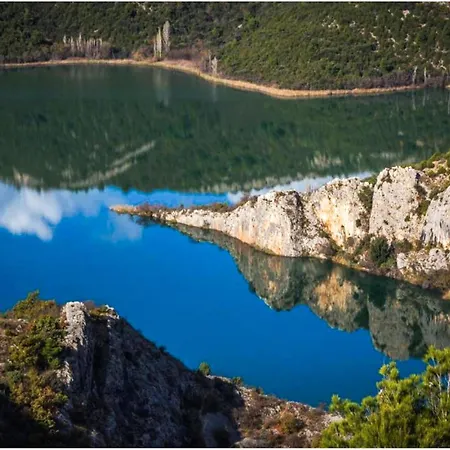 2 Bedroom Stunning In *