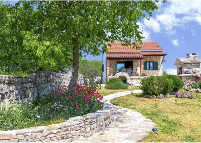 Сasa de vacaciones 2 Bedroom Stunning In