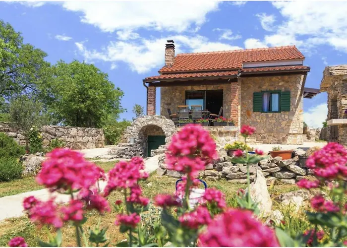 2 Bedroom Stunning In *