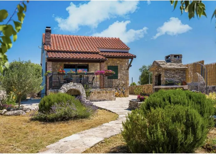 別荘 2 Bedroom Stunning In Konjevrate