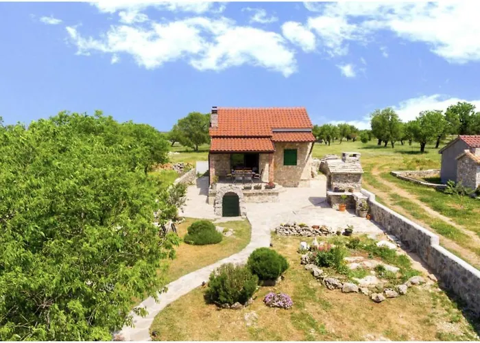 2 Bedroom Stunning In *