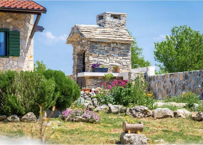 2 Bedroom Stunning In *