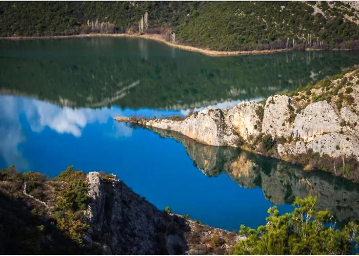 2 Bedroom Stunning In *